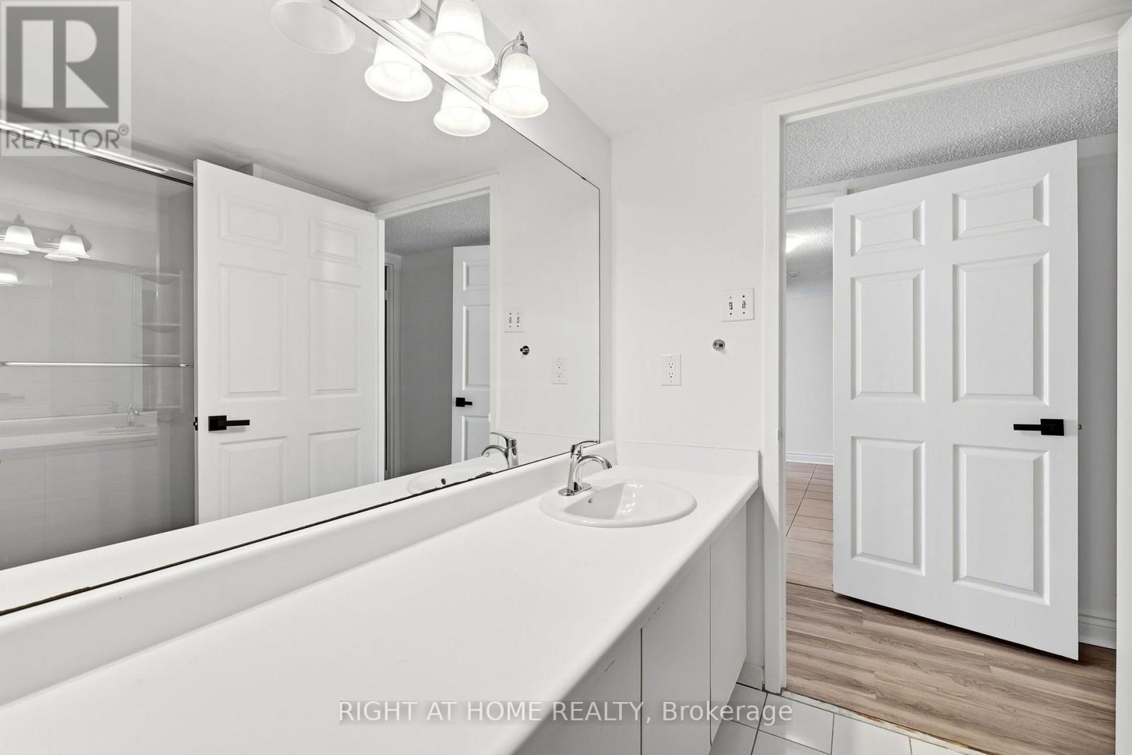 816 - 4727 Sheppard Avenue E Property Photo 27