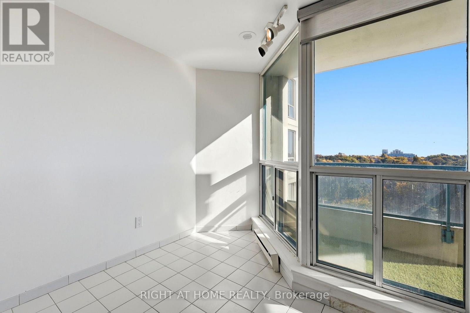 816 - 4727 Sheppard Avenue E Property Photo 29