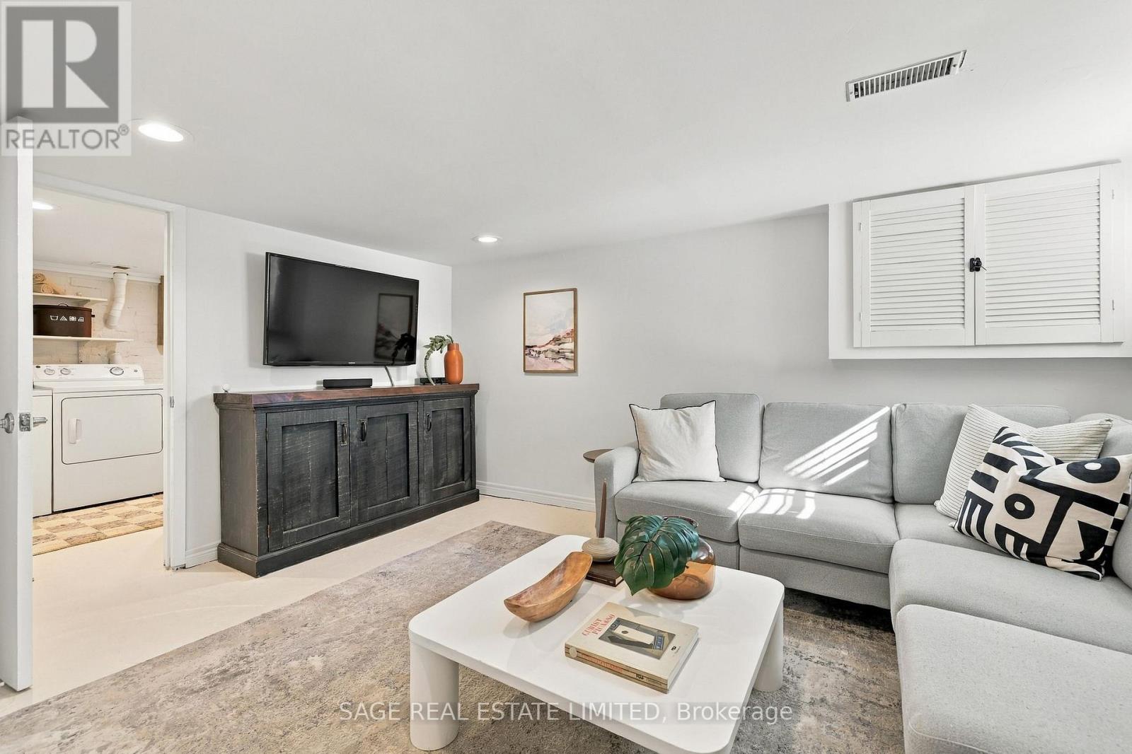 100 Dagmar Avenue Property Photo 39