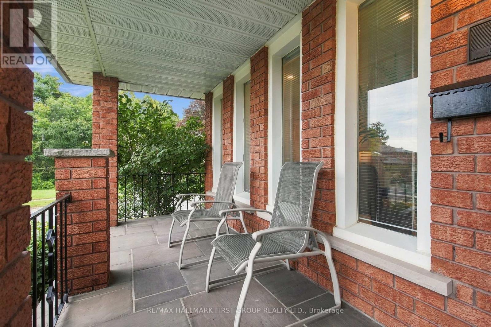 520 Mcleod Crescent Property Photo 3
