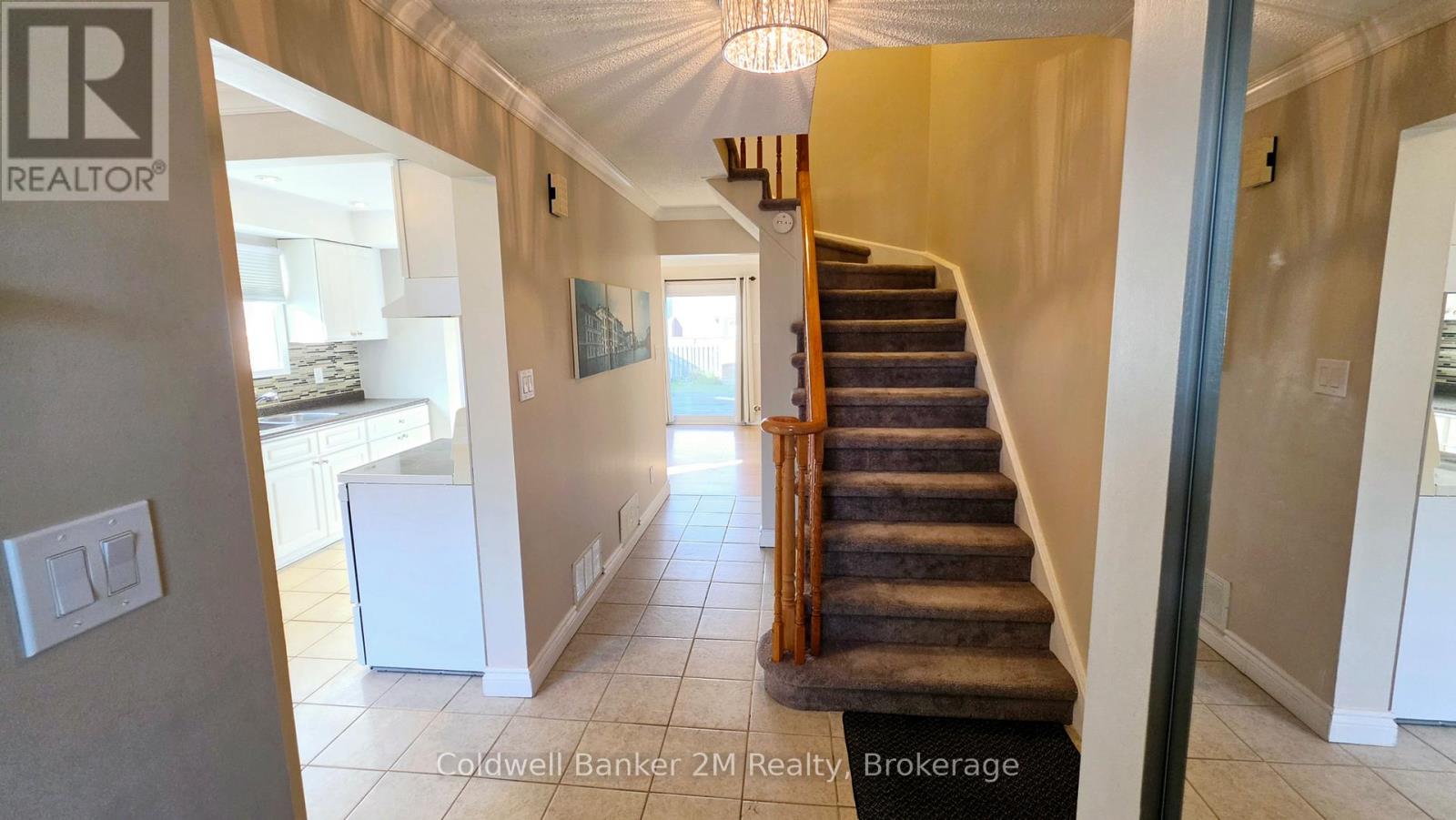 852 Attersley Drive Property Photo 5