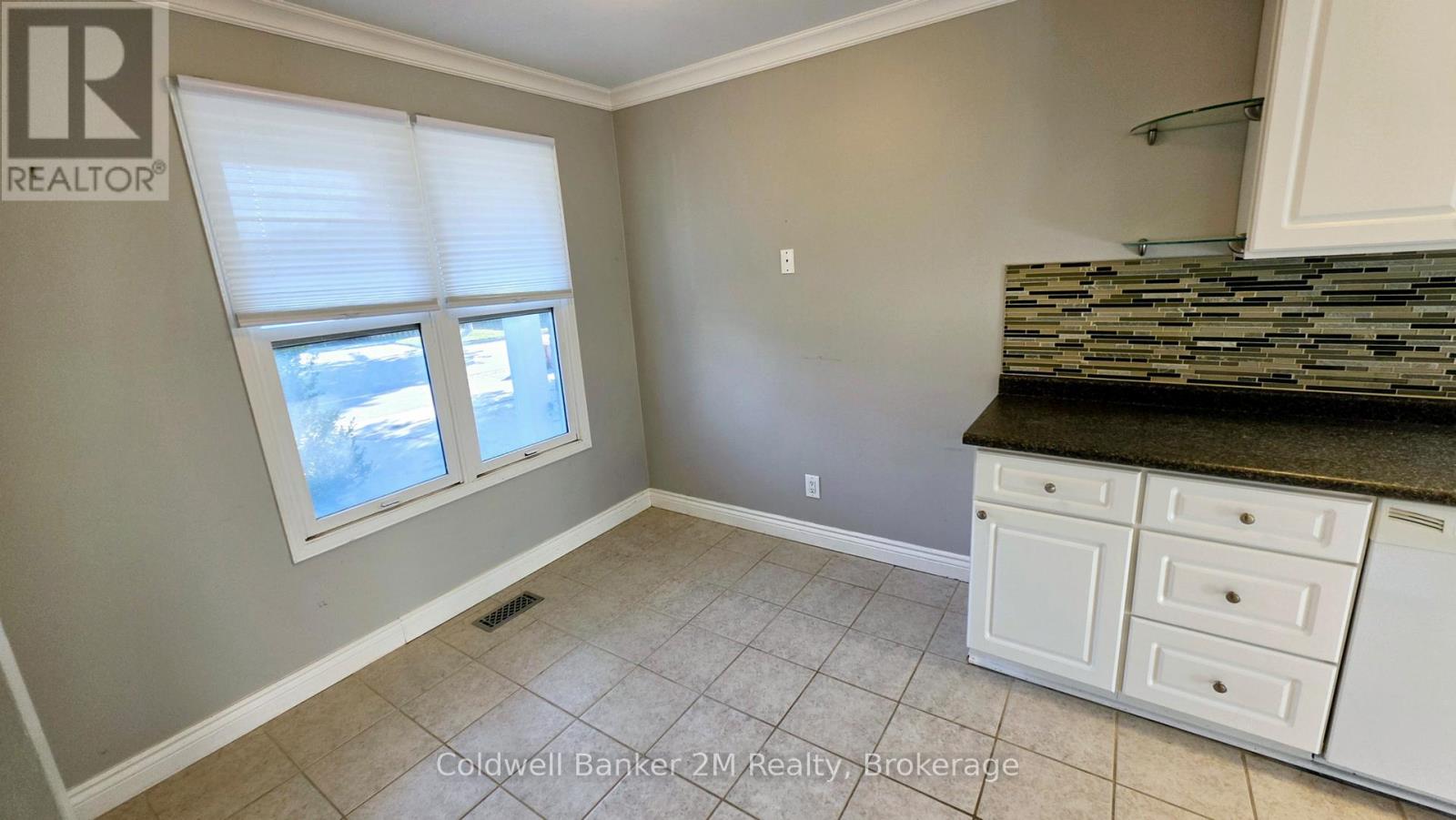 852 Attersley Drive Property Photo 7