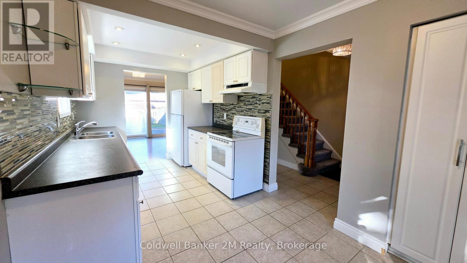 852 Attersley Drive Property Photo 9