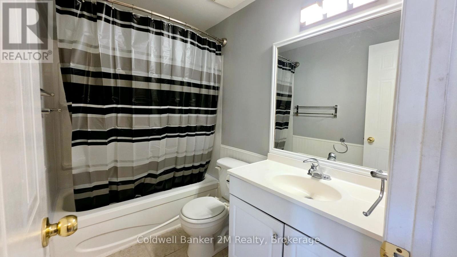 852 Attersley Drive Property Photo 17