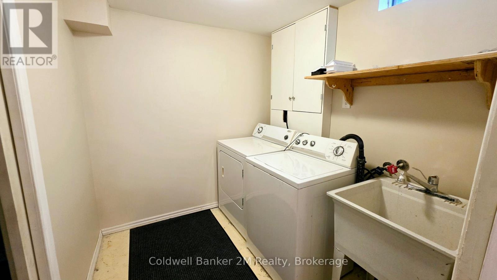 852 Attersley Drive Property Photo 21