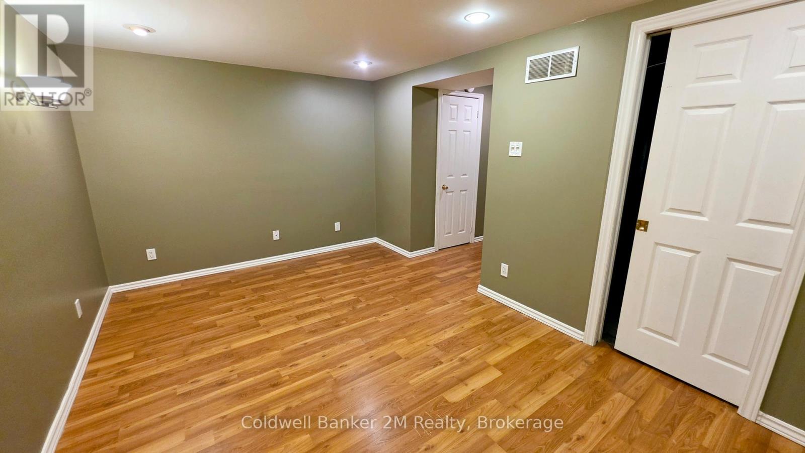 852 Attersley Drive Property Photo 24