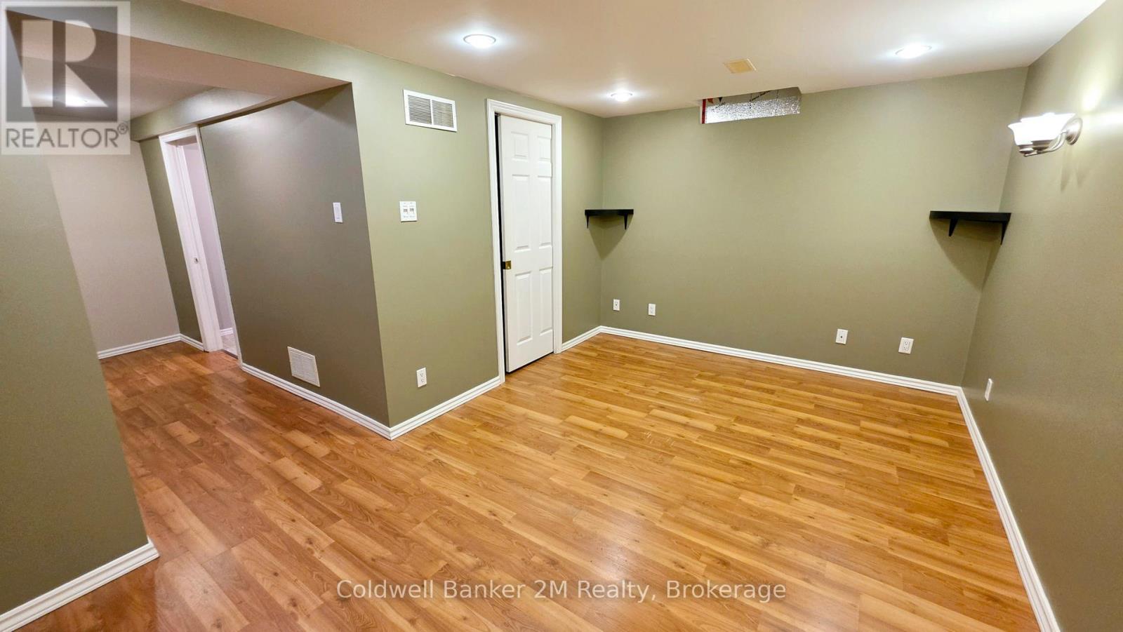 852 Attersley Drive Property Photo 25