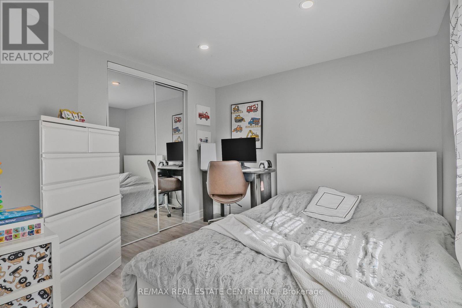 20 Brock Street Property Photo 24