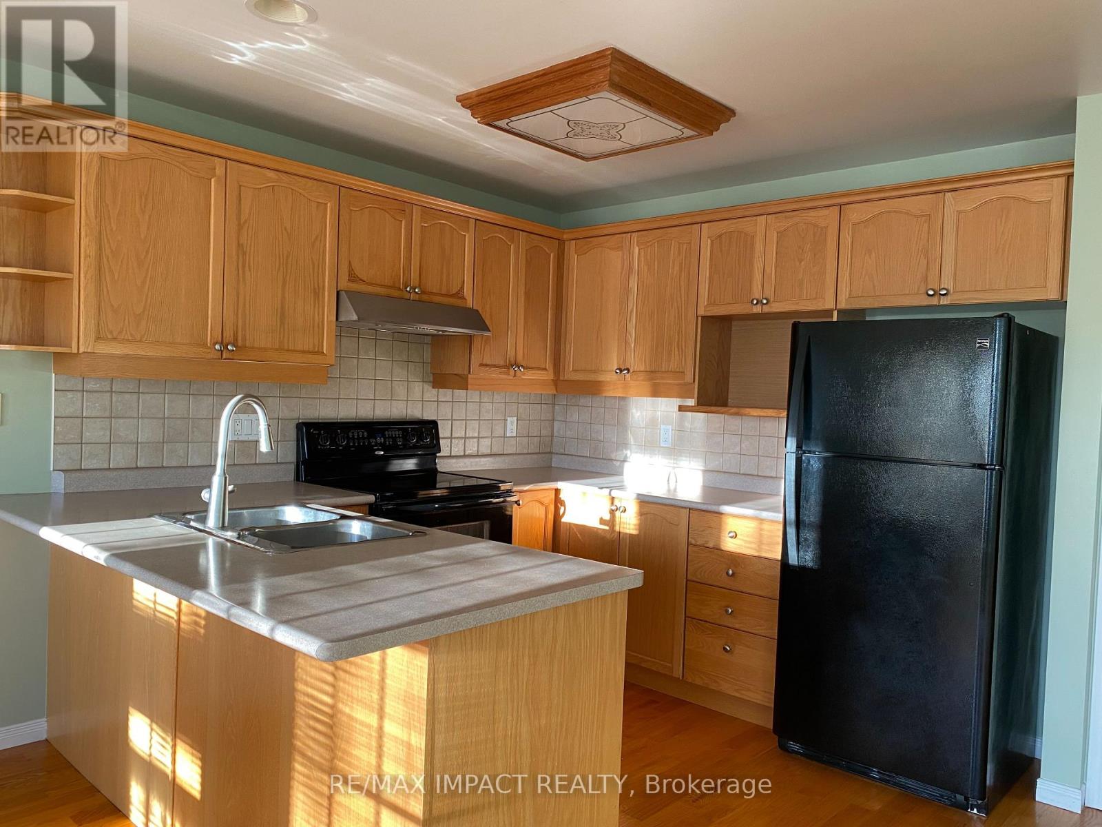 Main - 1452 Greenvalley Trail Property Photo 5