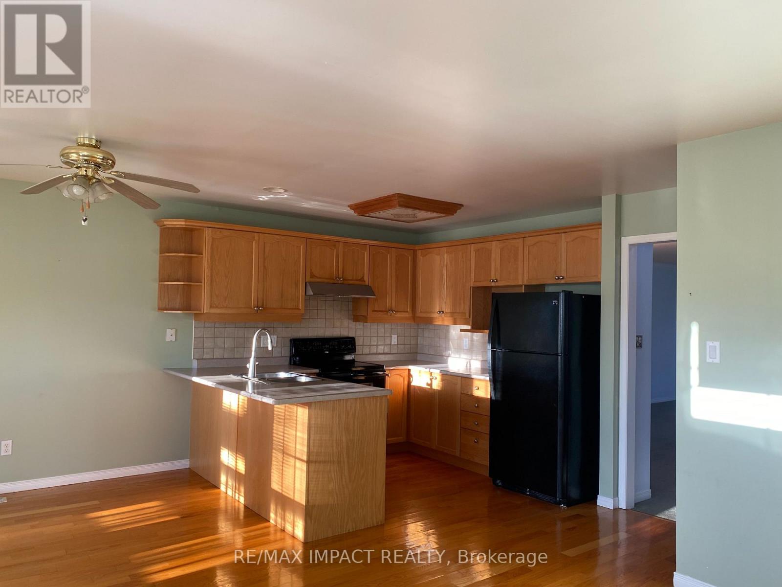 Main - 1452 Greenvalley Trail Property Photo 6