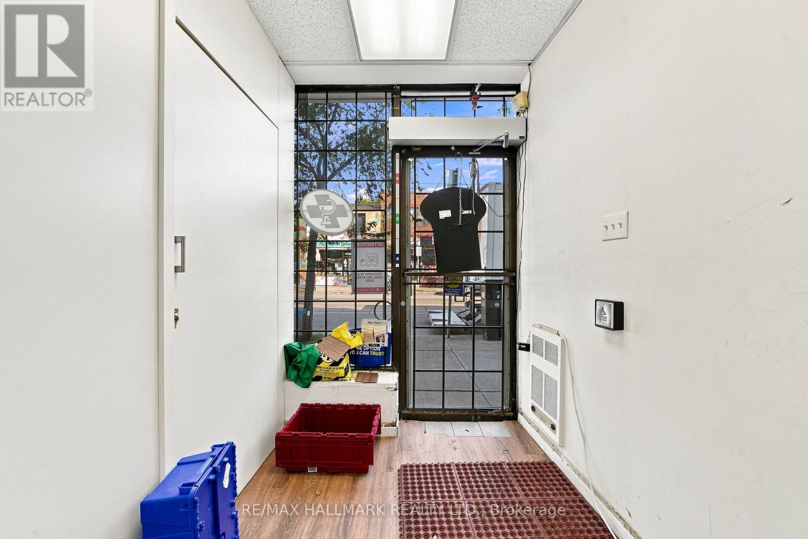 1485 Gerrard Street E Property Photo 5