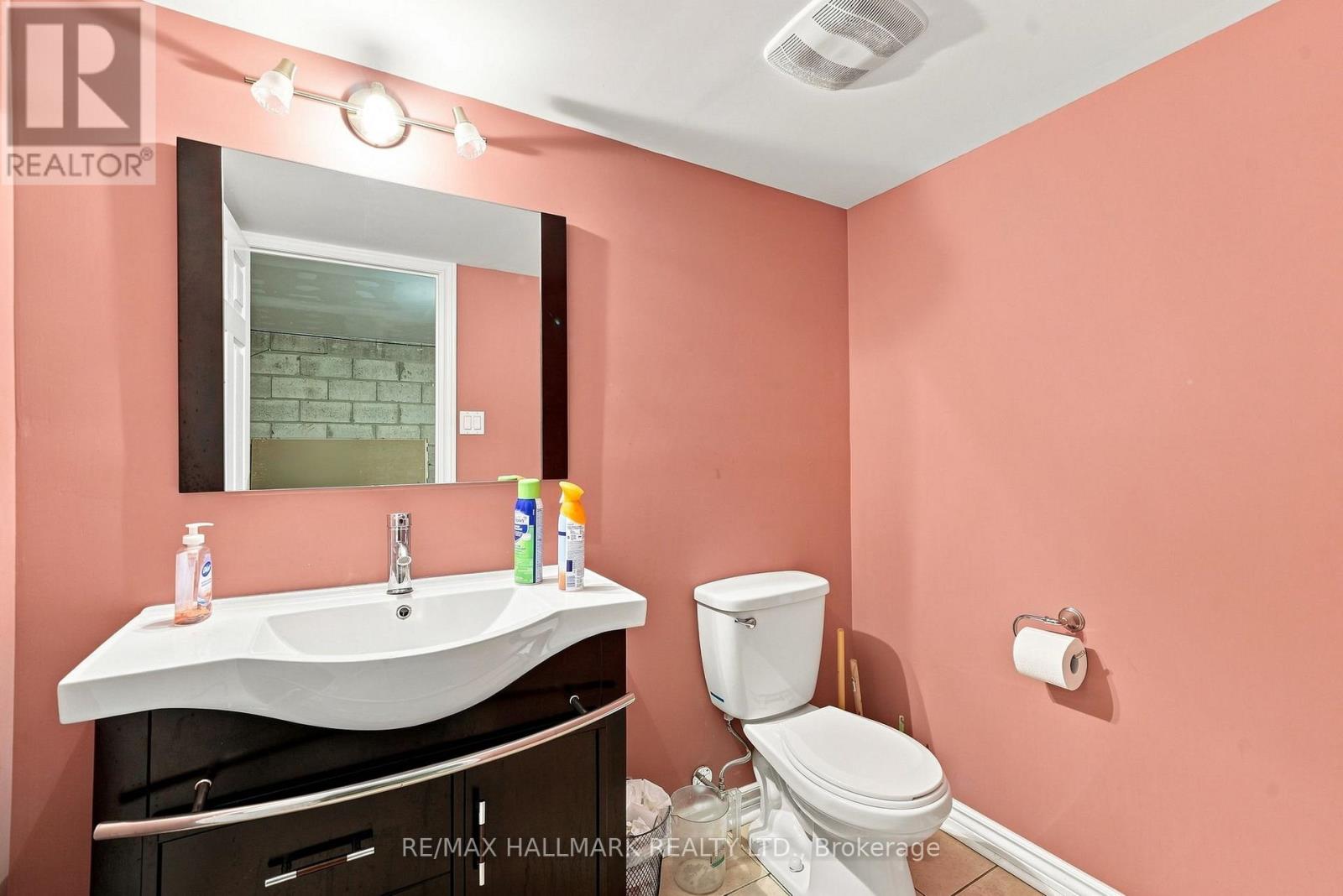 1485 Gerrard Street E Property Photo 27