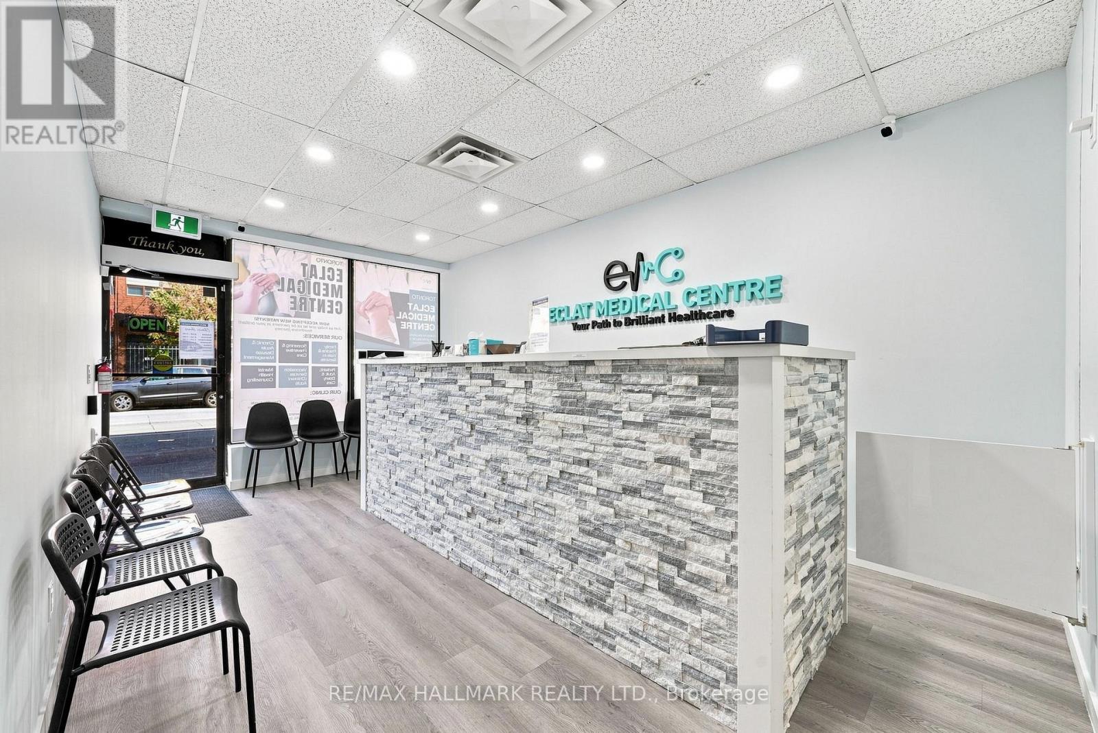1487 Gerrard Street E Property Photo 8