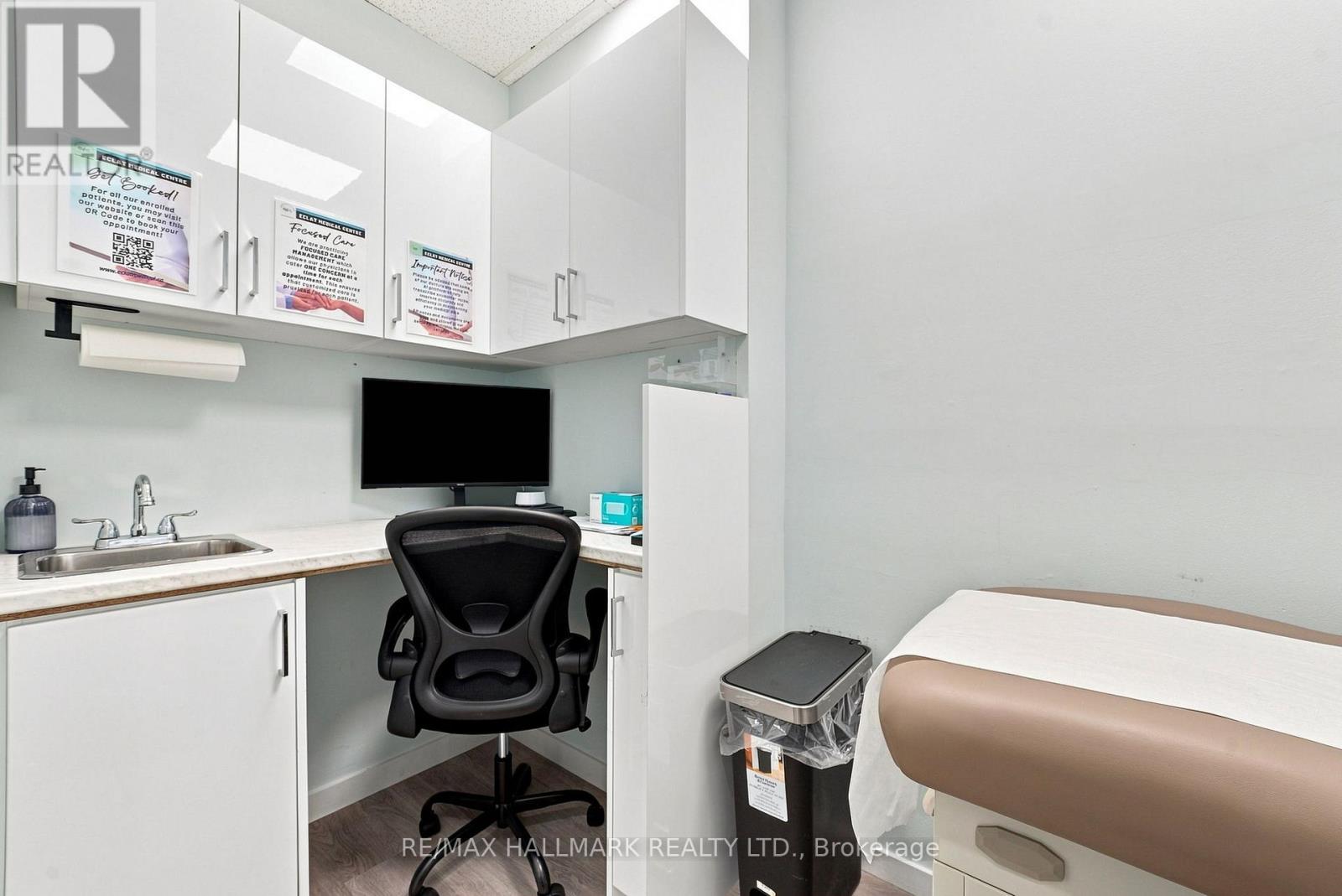 1487 Gerrard Street E Property Photo 14