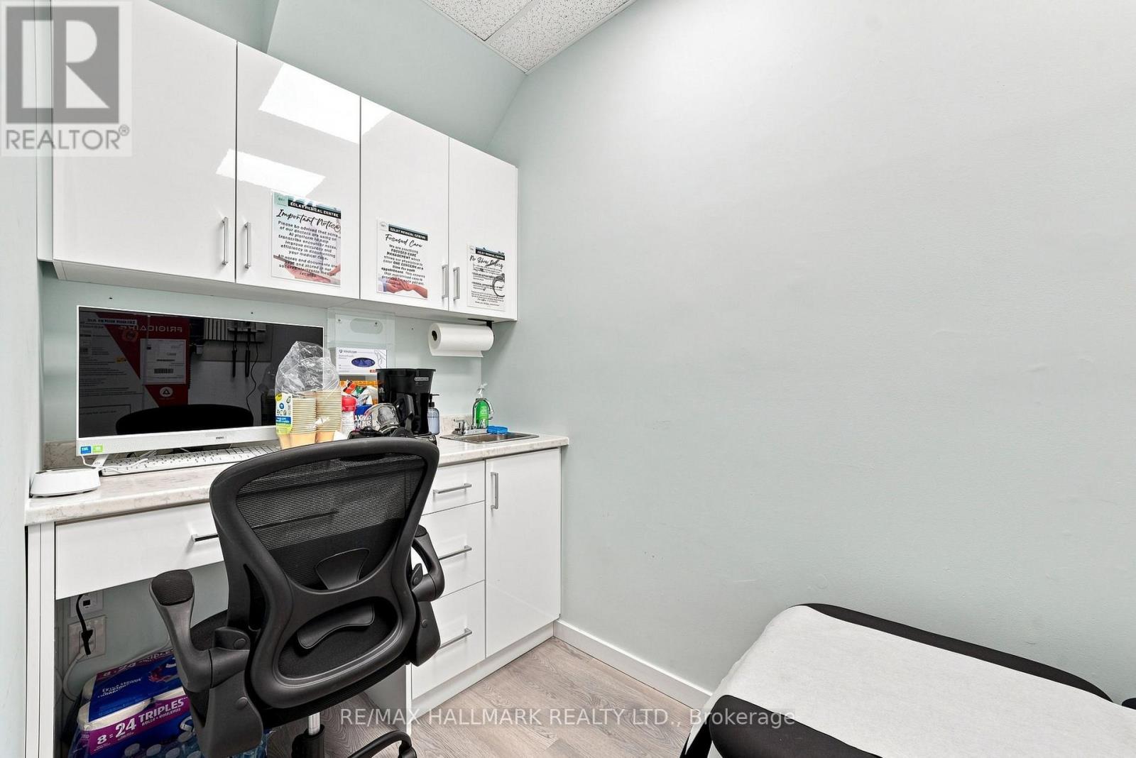 1487 Gerrard Street E Property Photo 15