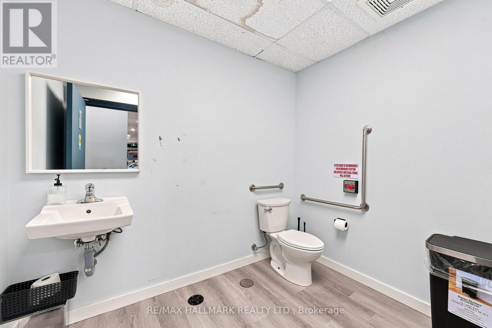 1487 Gerrard Street E Property Photo 23