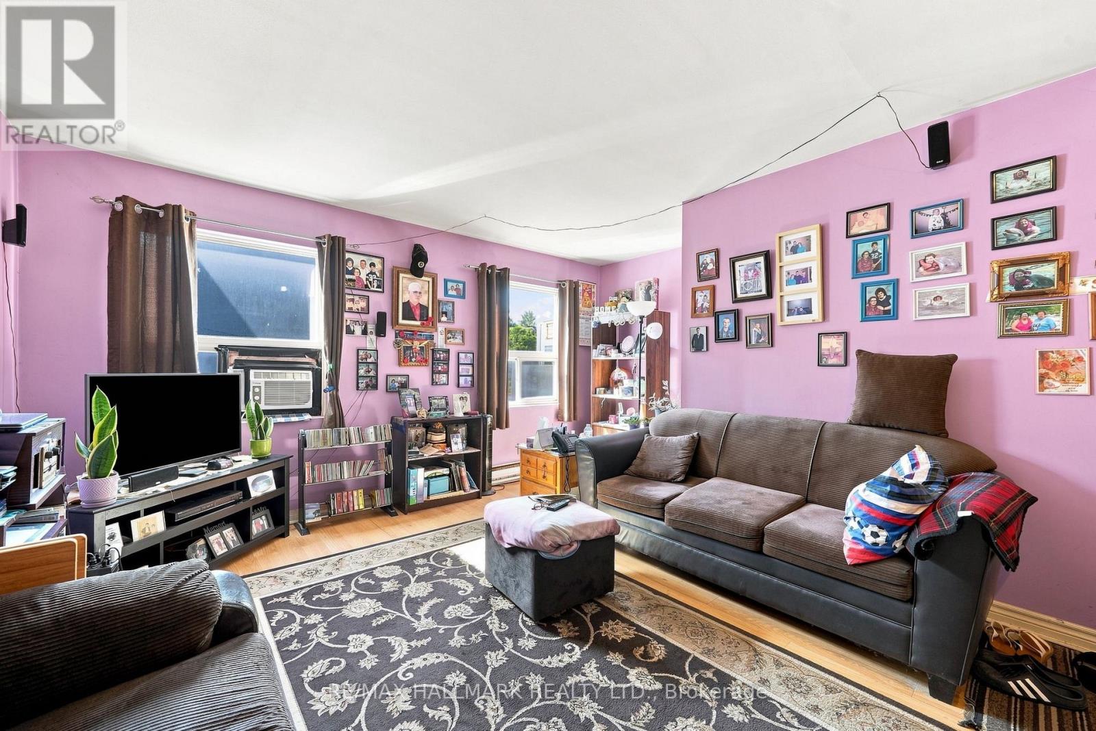 1487 Gerrard Street E Property Photo 25
