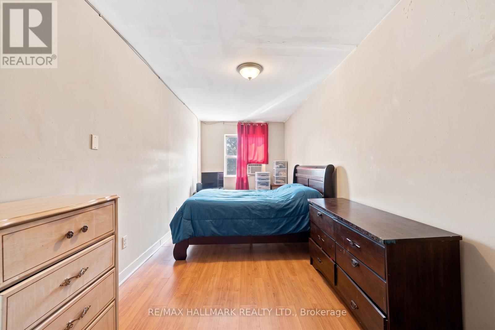 1487 Gerrard Street E Property Photo 28