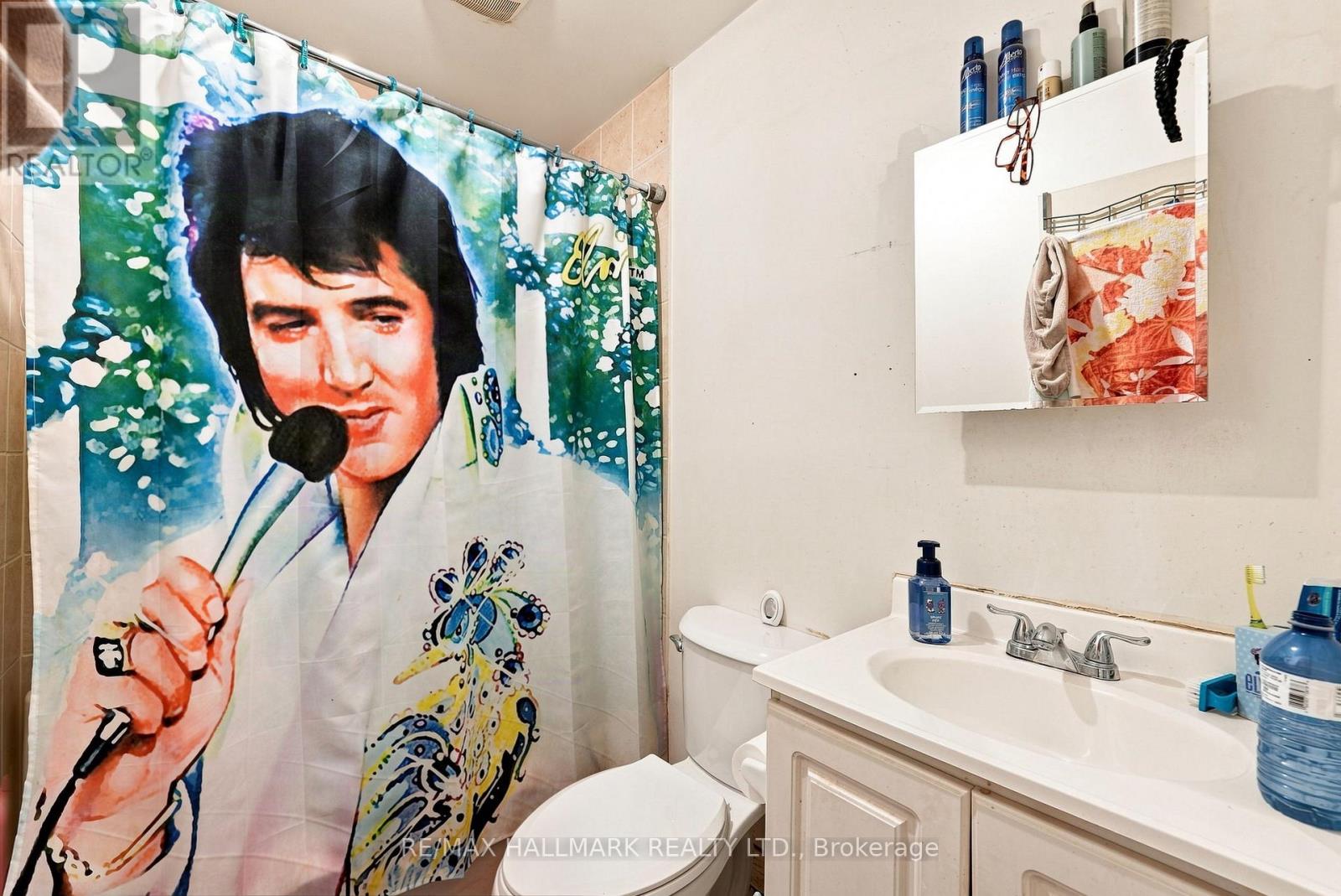 1487 Gerrard Street E Property Photo 29