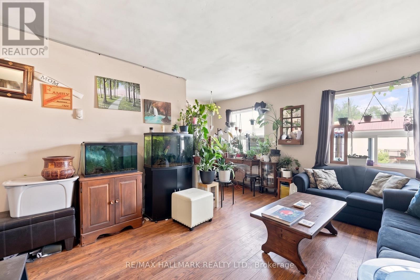 1487 Gerrard Street E Property Photo 30