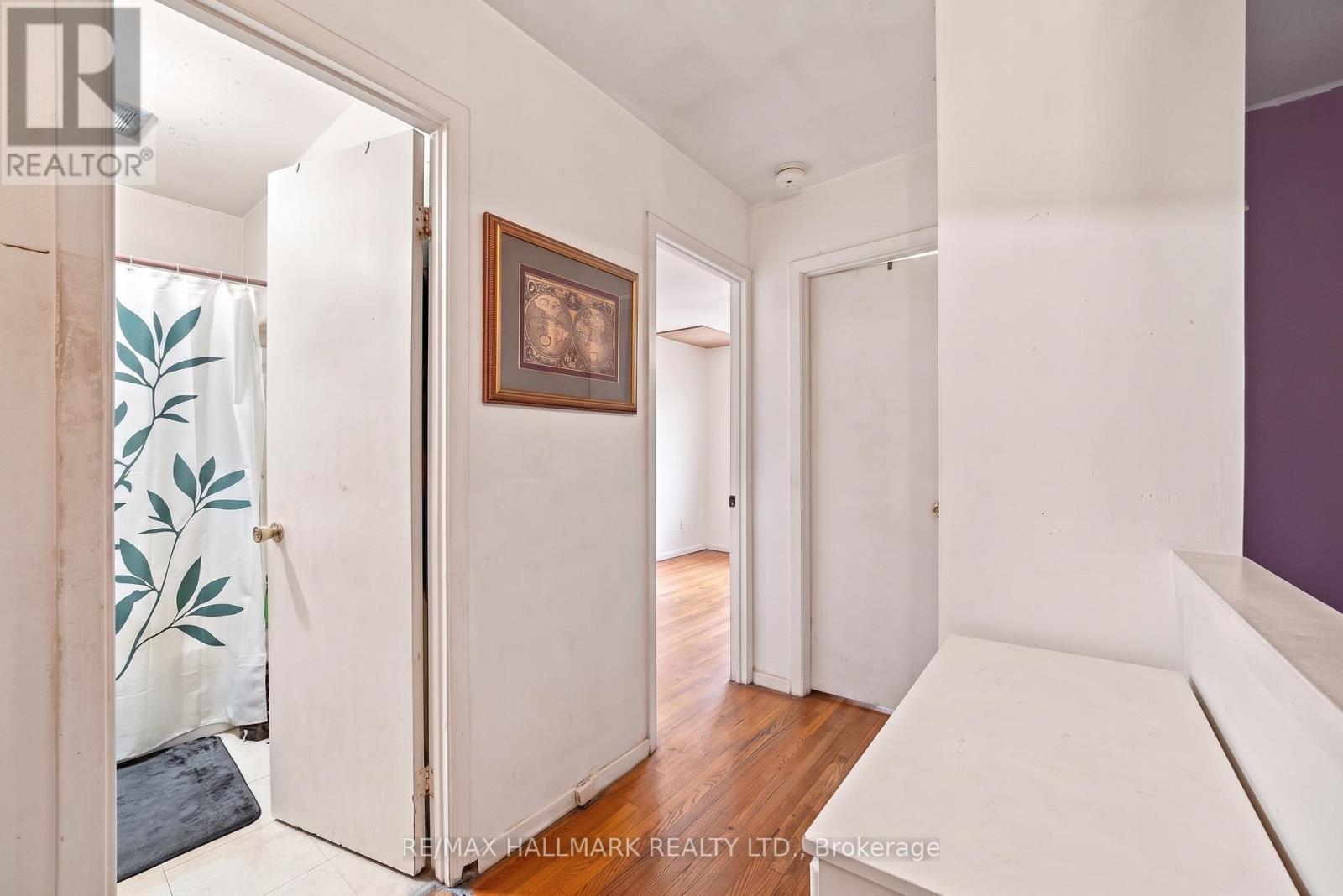1487 Gerrard Street E Property Photo 32