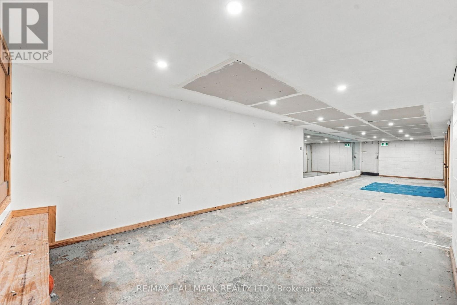 1487 Gerrard Street E Property Photo 34