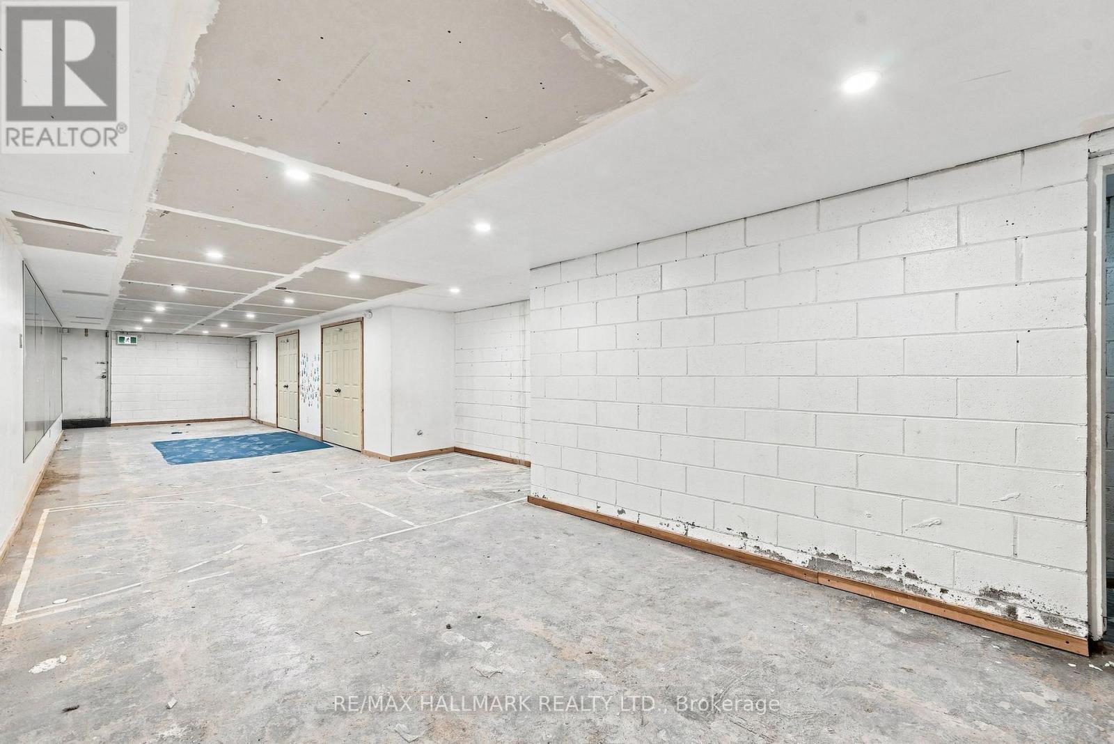 1487 Gerrard Street E Property Photo 35