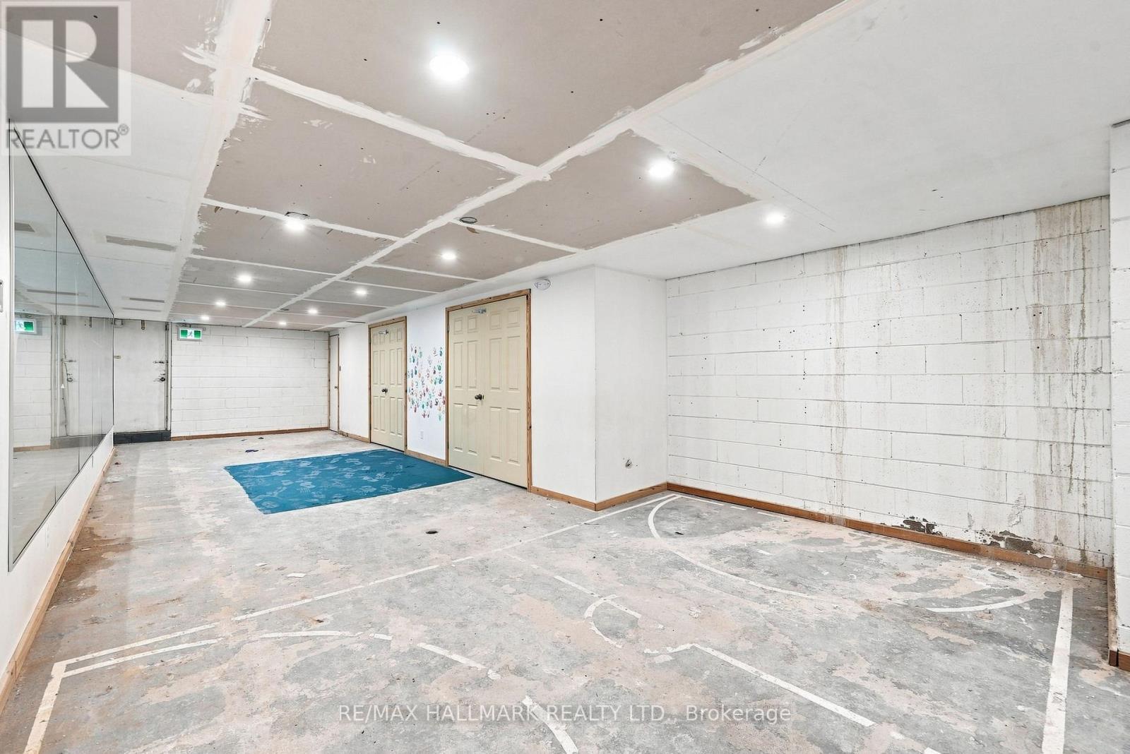 1487 Gerrard Street E Property Photo 36