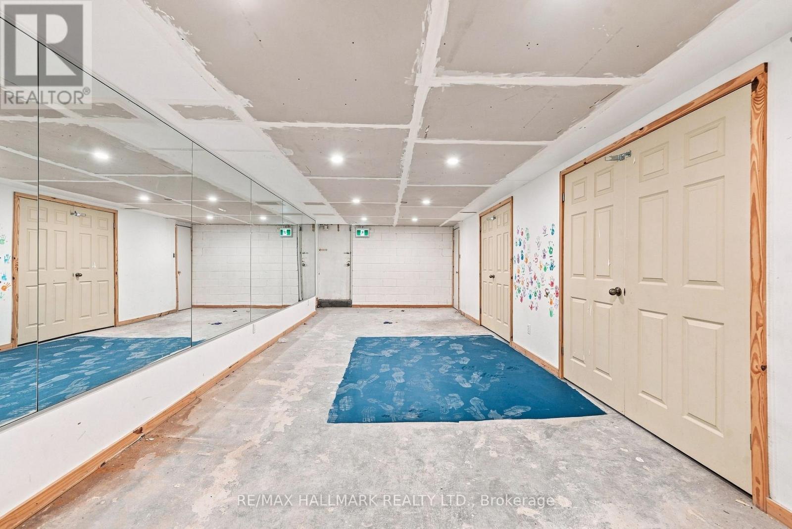 1487 Gerrard Street E Property Photo 37