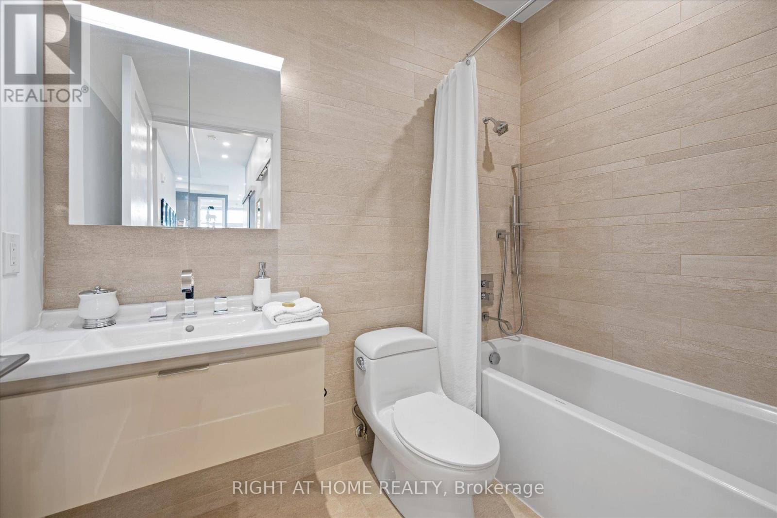 Ph1 - 580 Kingston Road Property Photo 18