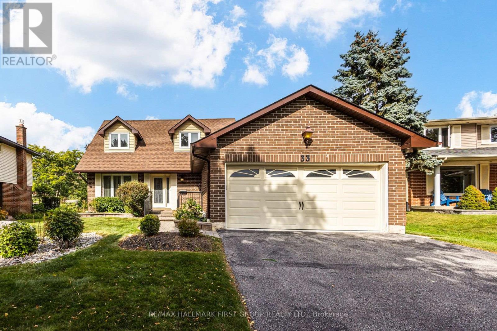 33 Anstead Crescent Property Photo 2