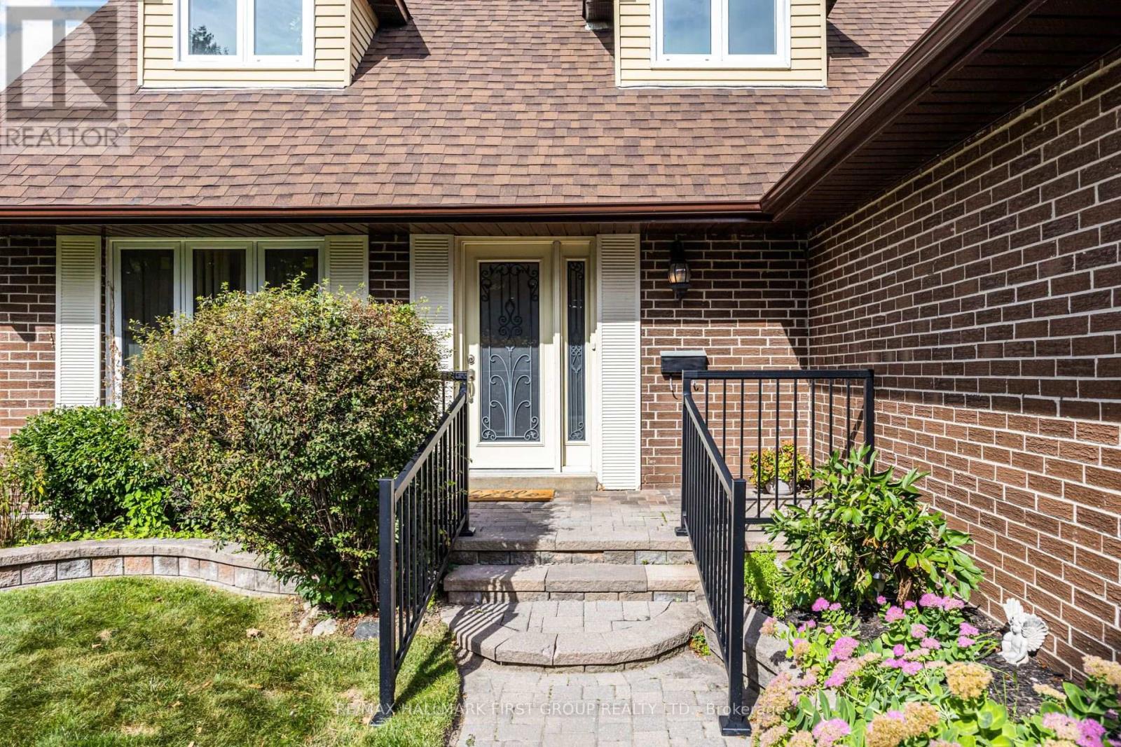 33 Anstead Crescent Property Photo 6