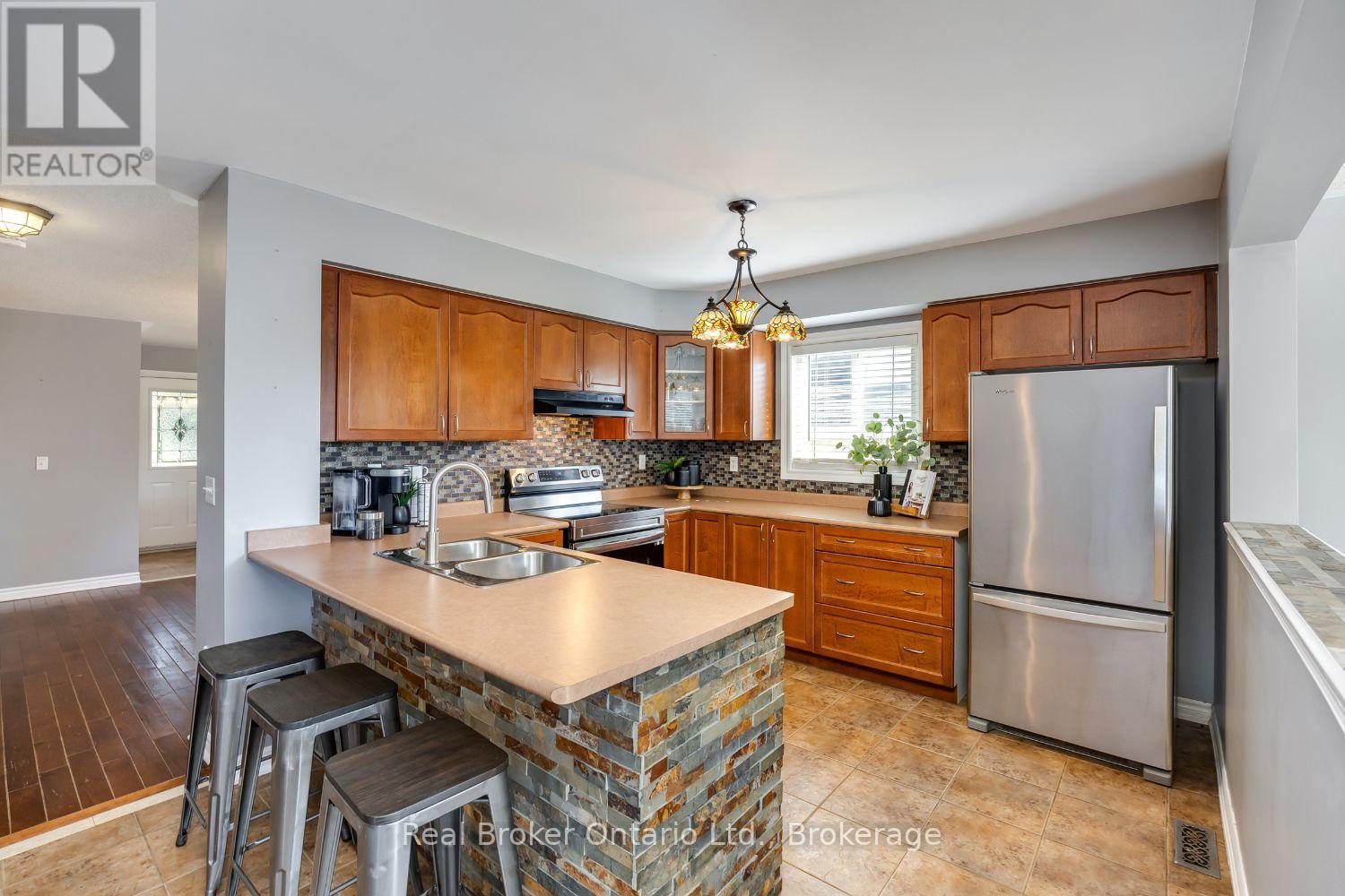 119 Allworth Crescent Property Photo 7