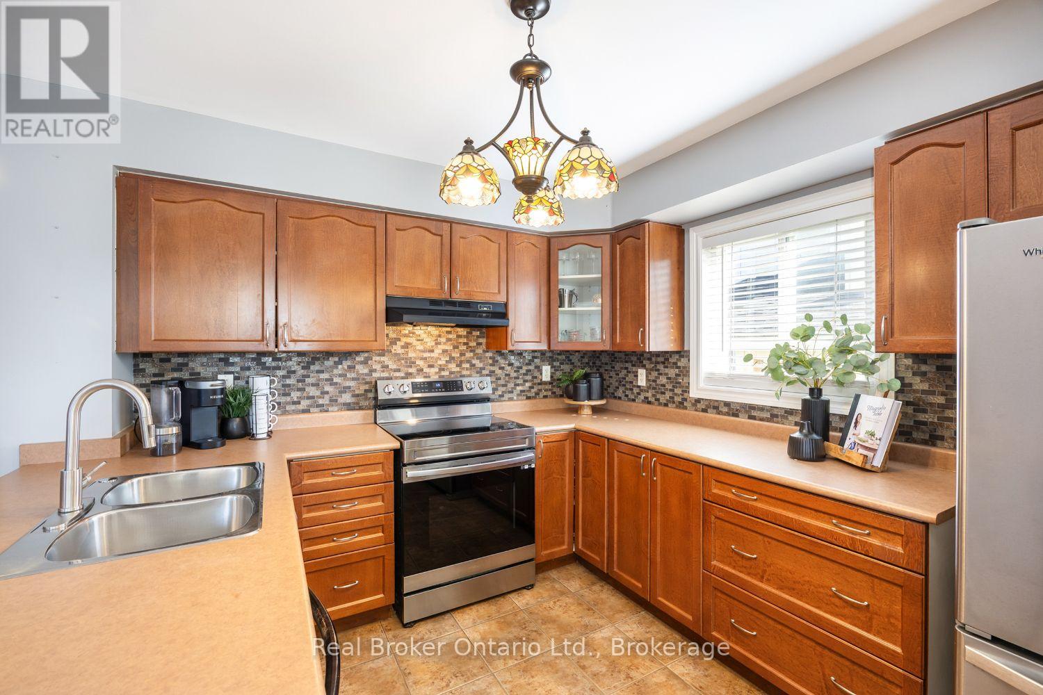 119 Allworth Crescent Property Photo 8