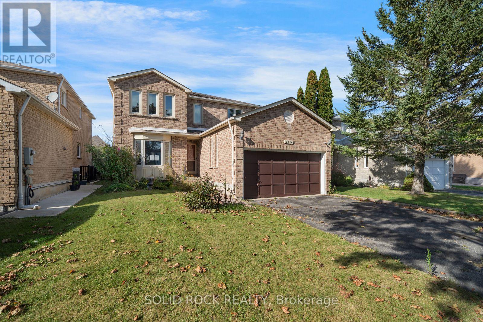 2394 Strathmore Crescent Property Photo 2