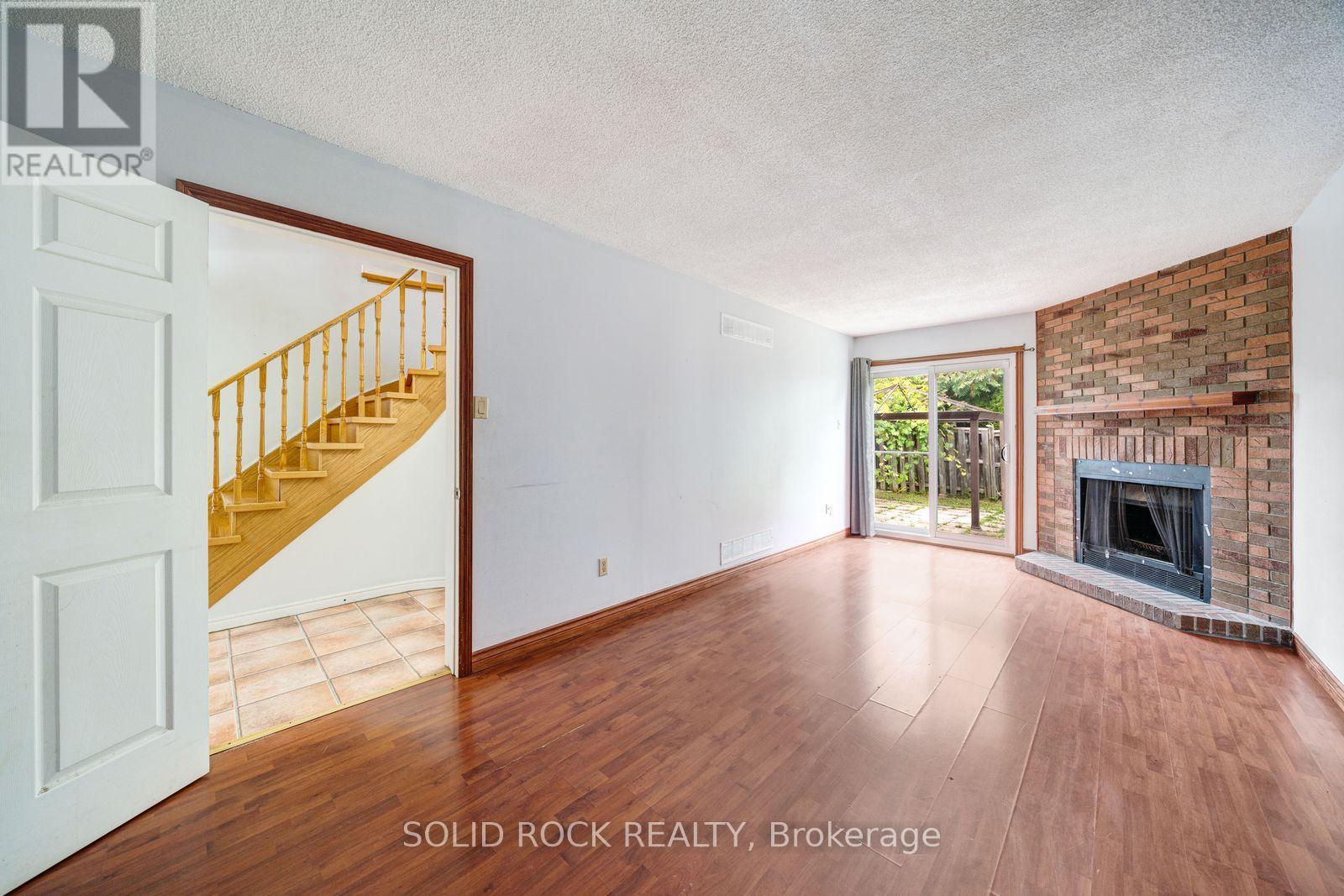 2394 Strathmore Crescent Property Photo 11