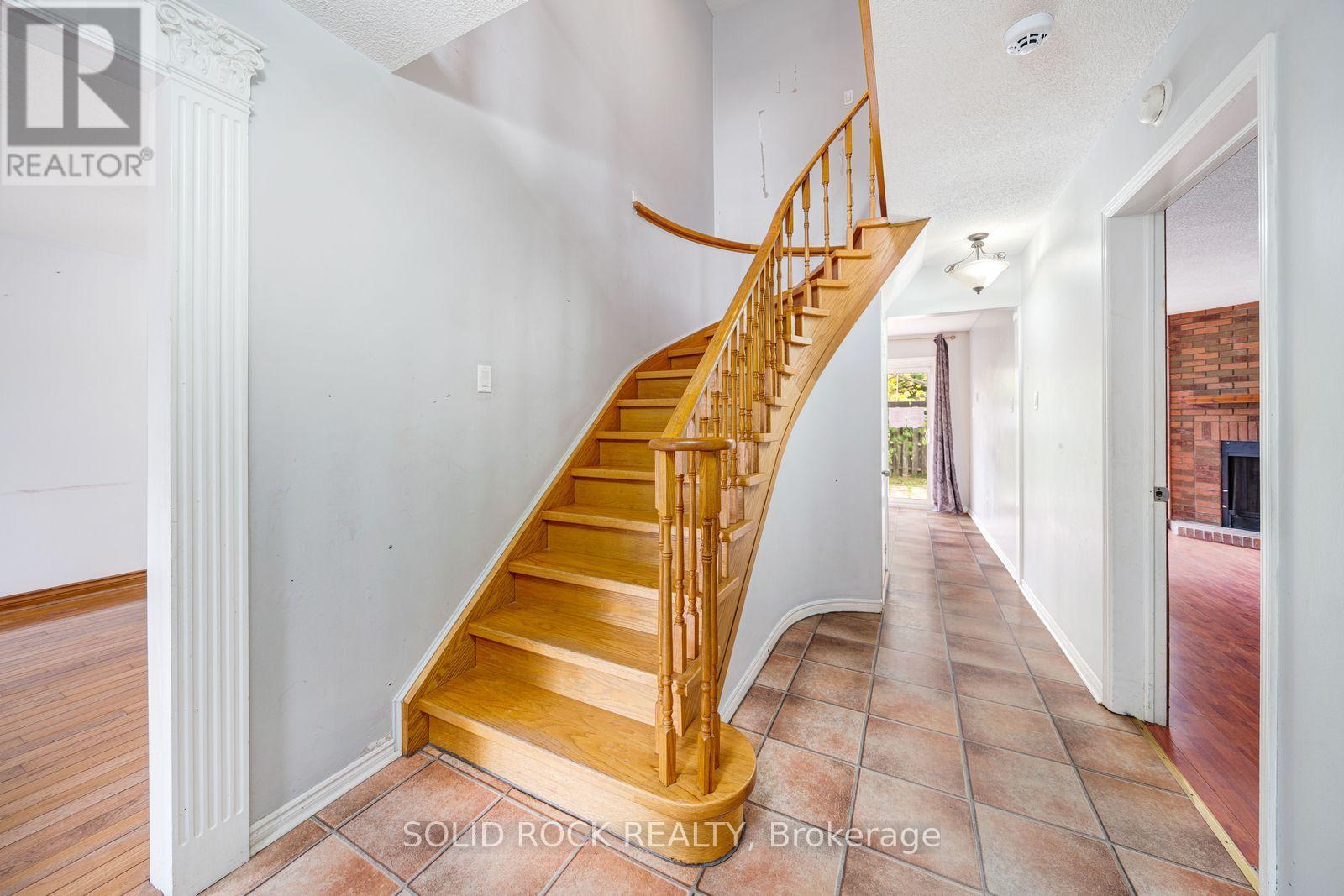 2394 Strathmore Crescent Property Photo 13