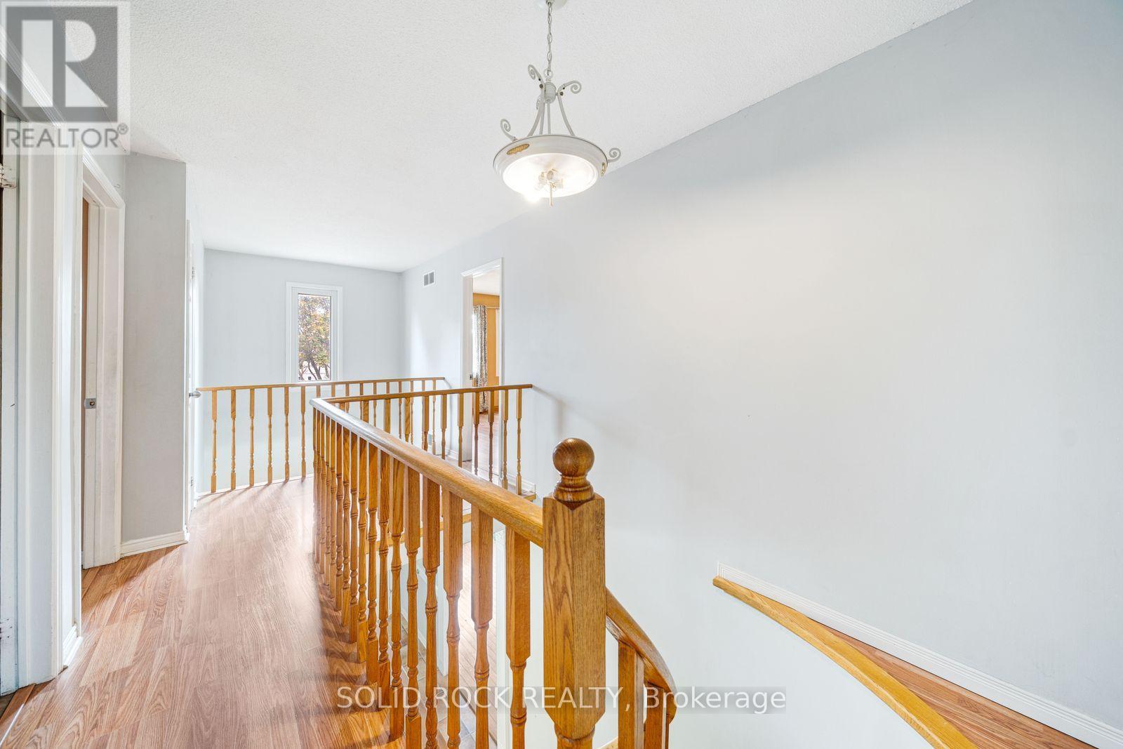 2394 Strathmore Crescent Property Photo 14