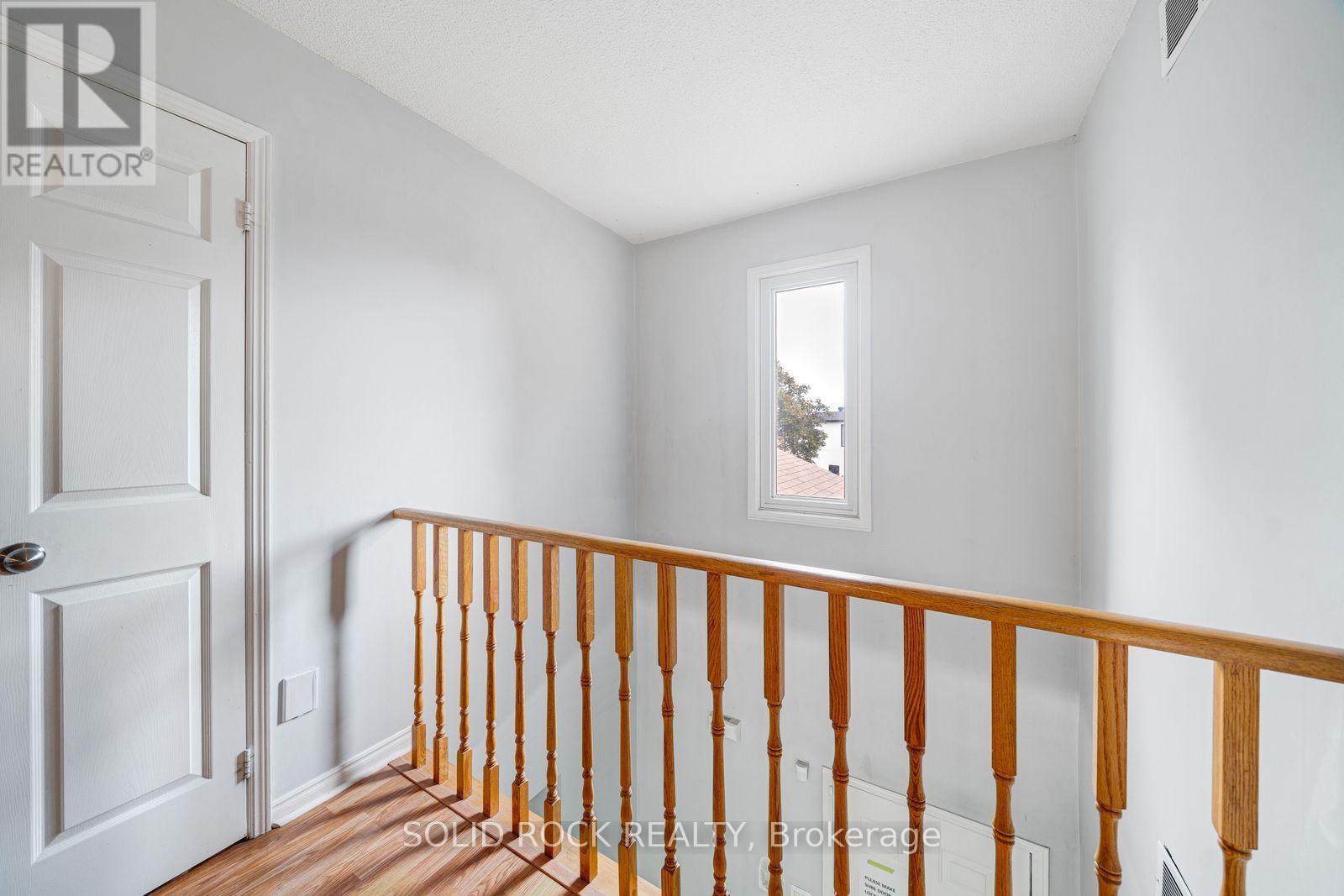2394 Strathmore Crescent Property Photo 16