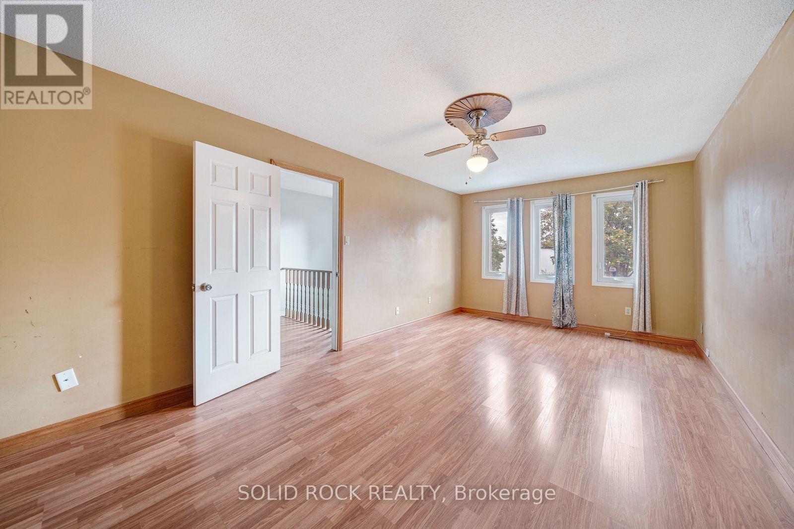 2394 Strathmore Crescent Property Photo 18