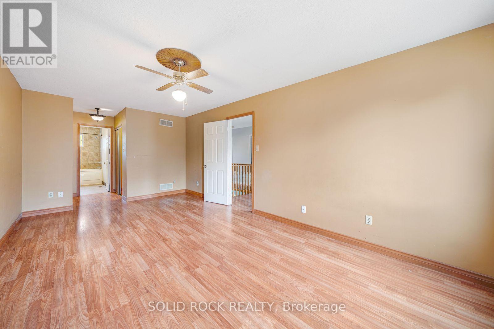 2394 Strathmore Crescent Property Photo 19