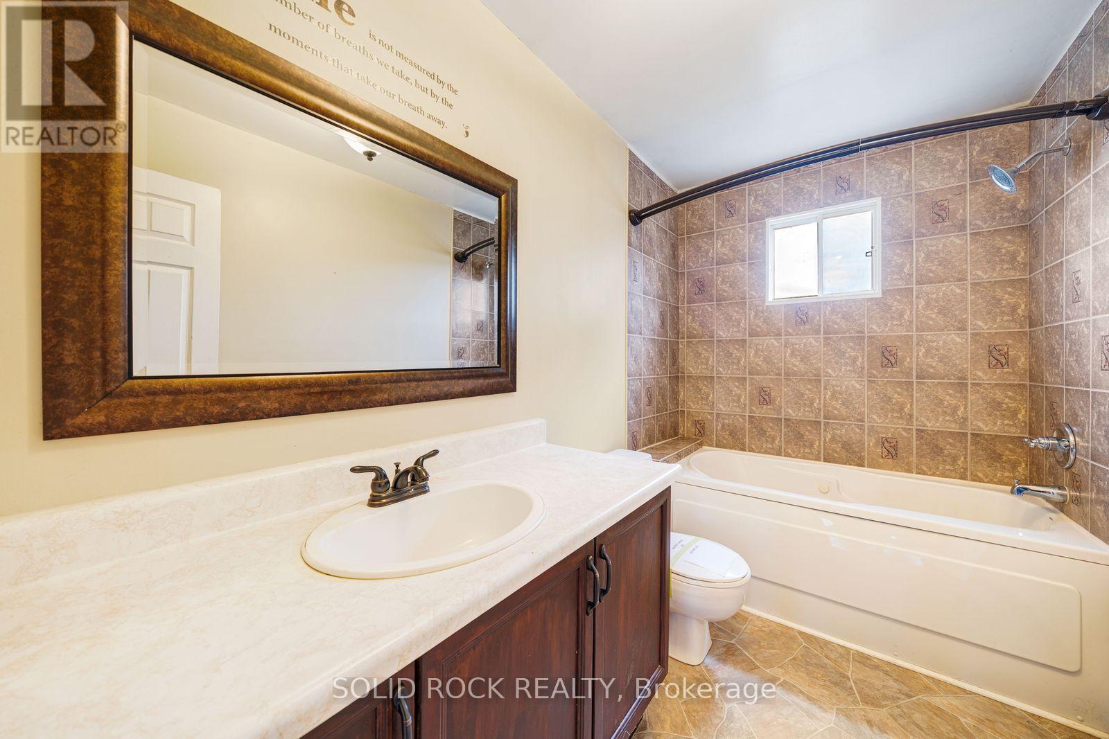 2394 Strathmore Crescent Property Photo 21