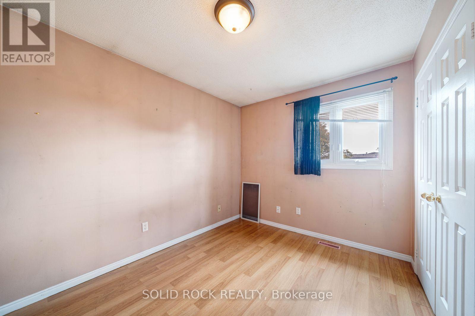 2394 Strathmore Crescent Property Photo 22