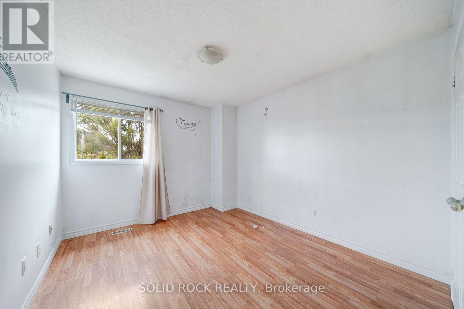 2394 Strathmore Crescent Property Photo 24