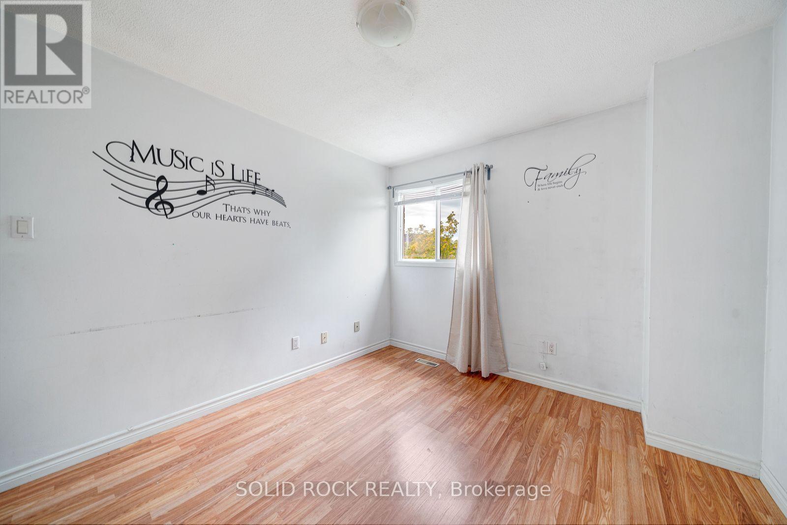 2394 Strathmore Crescent Property Photo 25