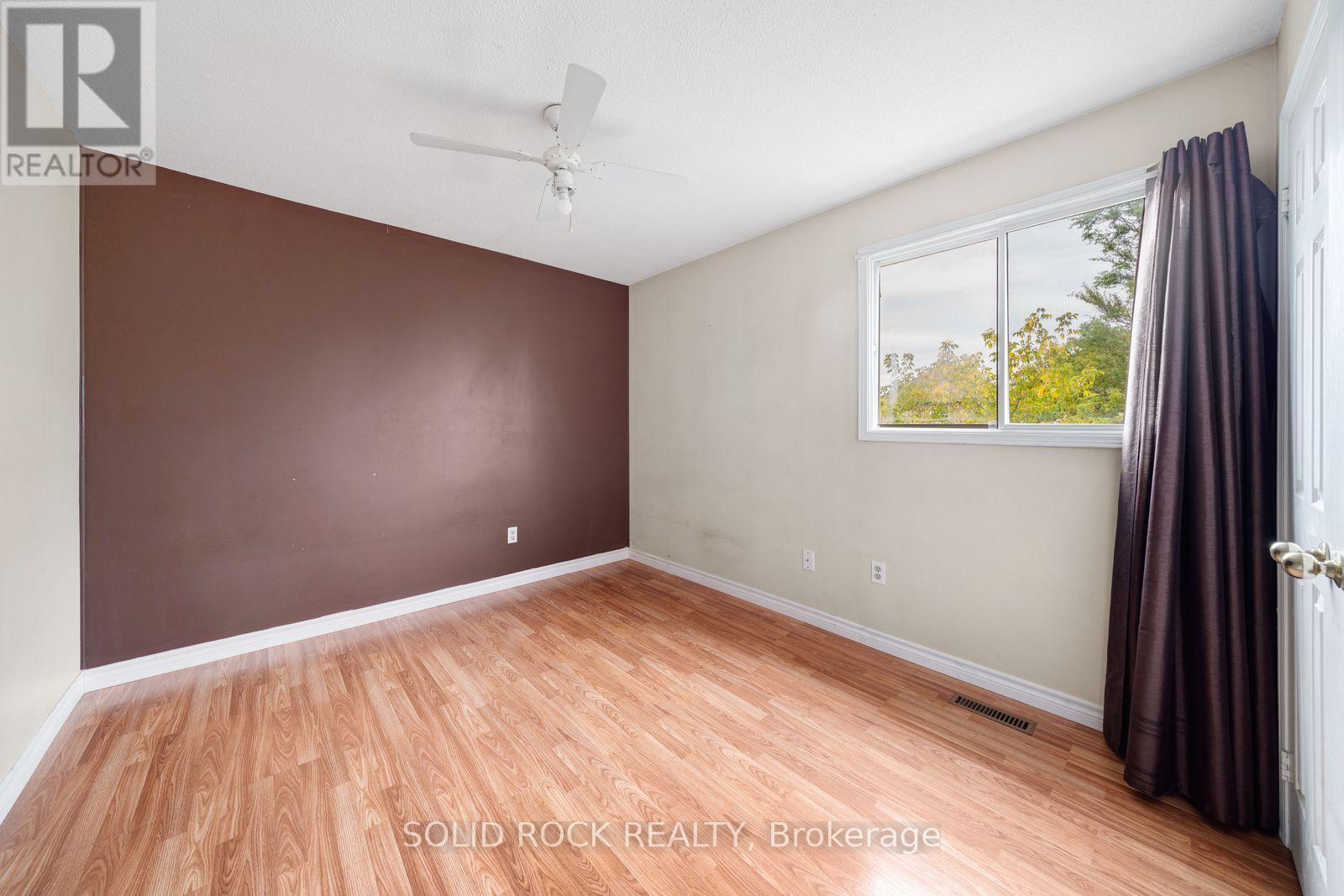 2394 Strathmore Crescent Property Photo 27