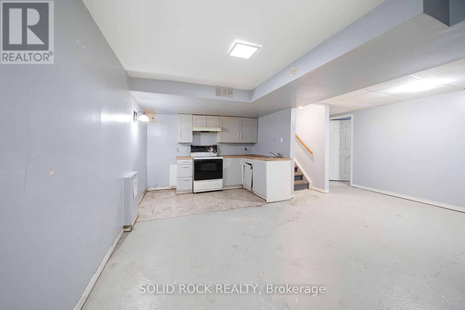 2394 Strathmore Crescent Property Photo 31
