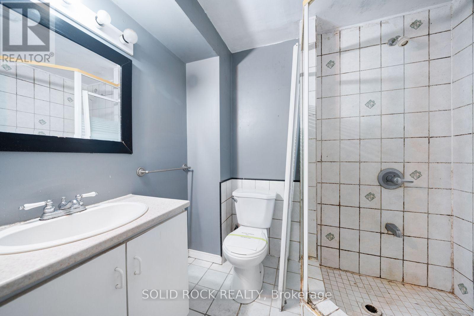 2394 Strathmore Crescent Property Photo 37