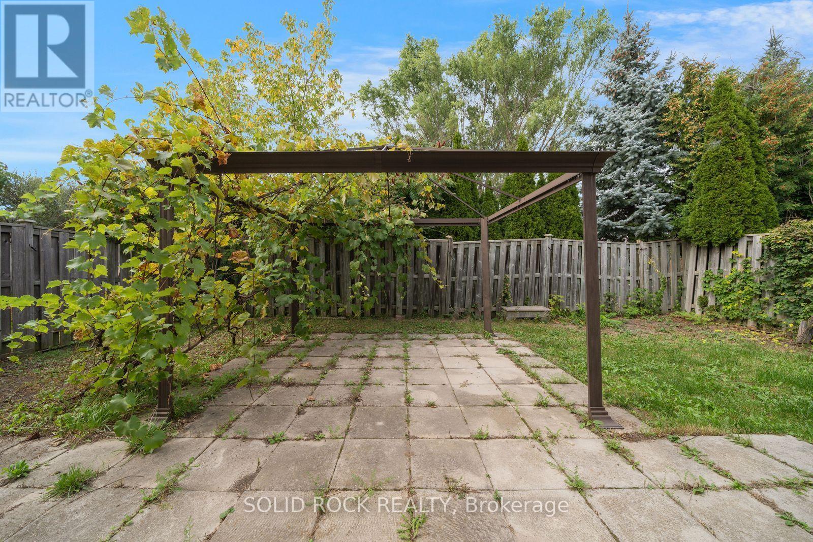 2394 Strathmore Crescent Property Photo 39
