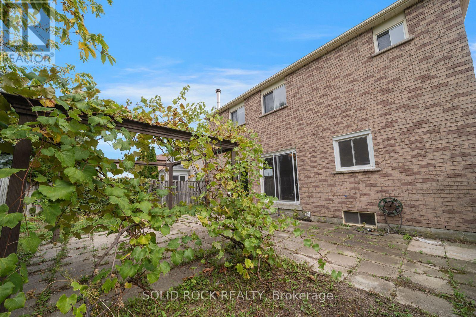 2394 Strathmore Crescent Property Photo 42